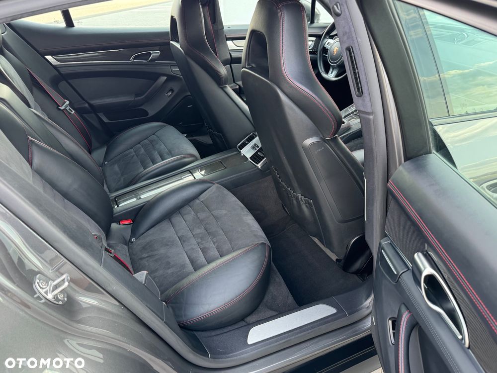 Porsche Panamera - 12