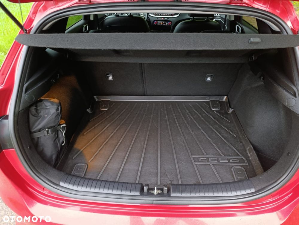 Kia Ceed 1.6 CRDi (48V Mild-Hybrid) Platinum - 23