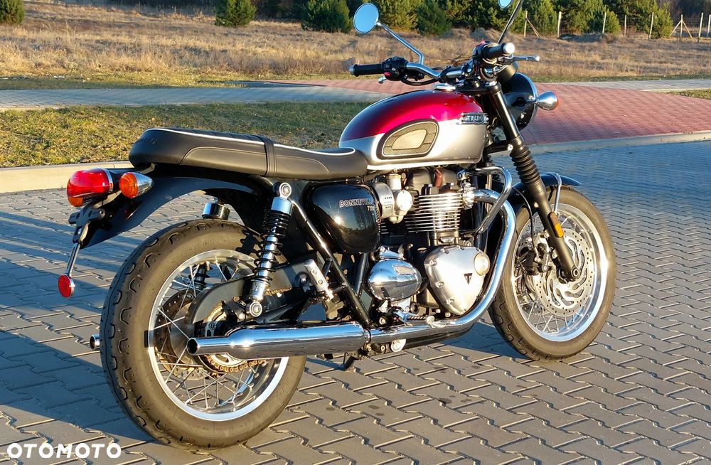Triumph Bonneville - 4