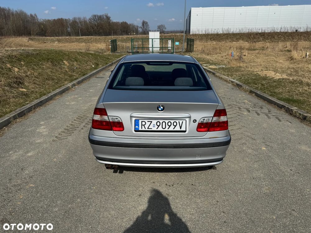 BMW Seria 3 323i - 6