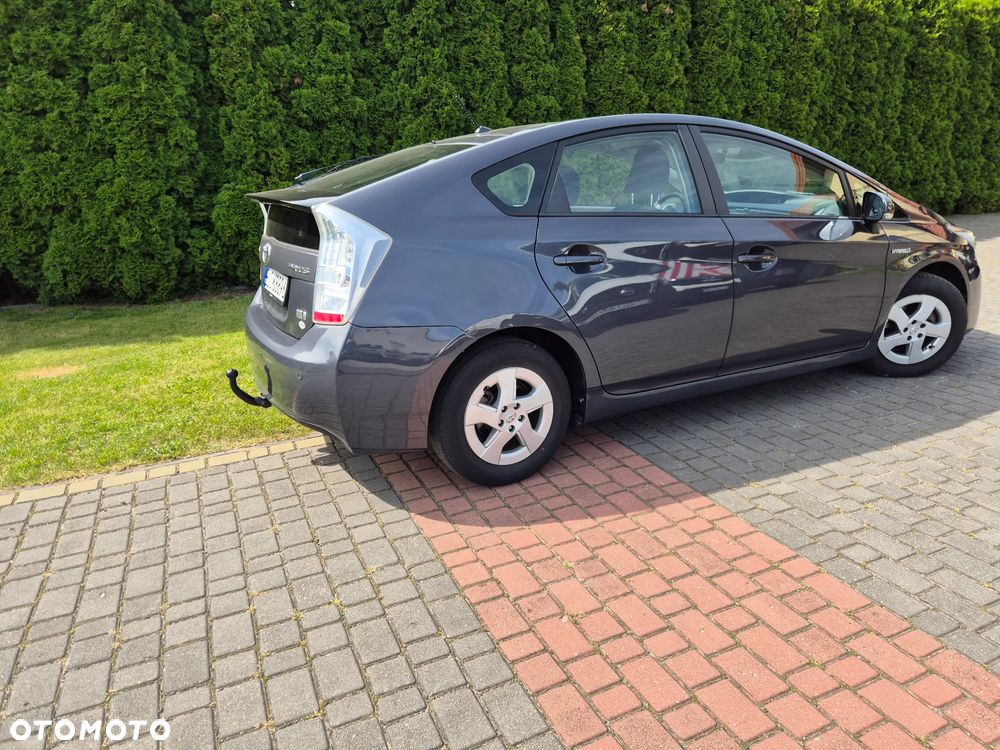 Toyota Prius (Hybrid) - 3