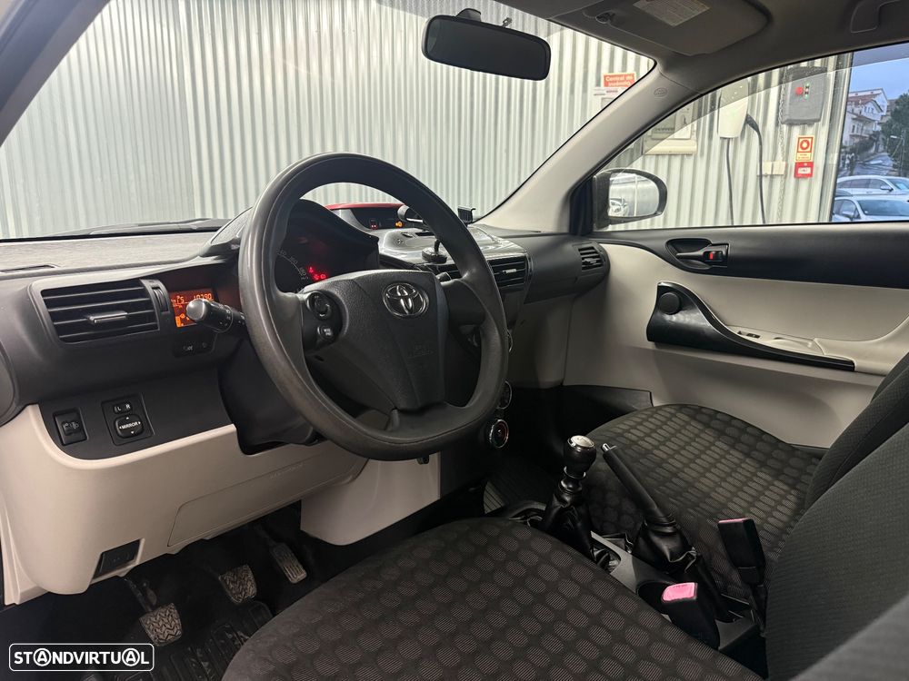 Toyota iQ 1.0 VVT-i Essential+AC - 7