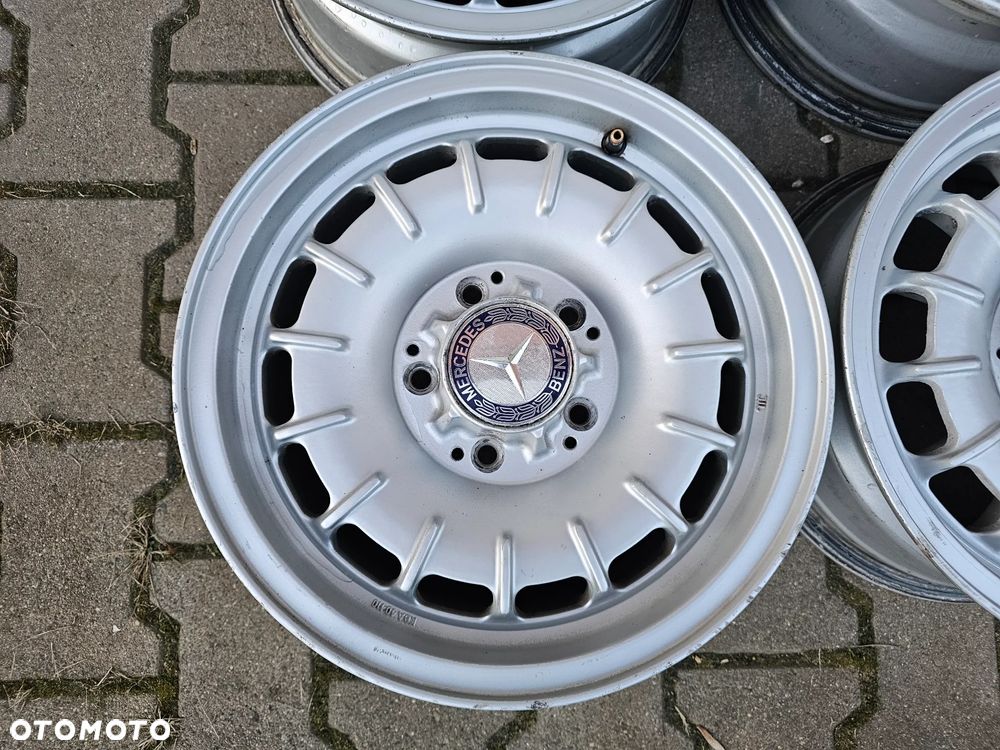 Mercedes-Benz E-Klasa W108 W115 W116 W123 W126 / KBA40410 1084000902 Barock / 6Jx14 ET30 5x112 - 8