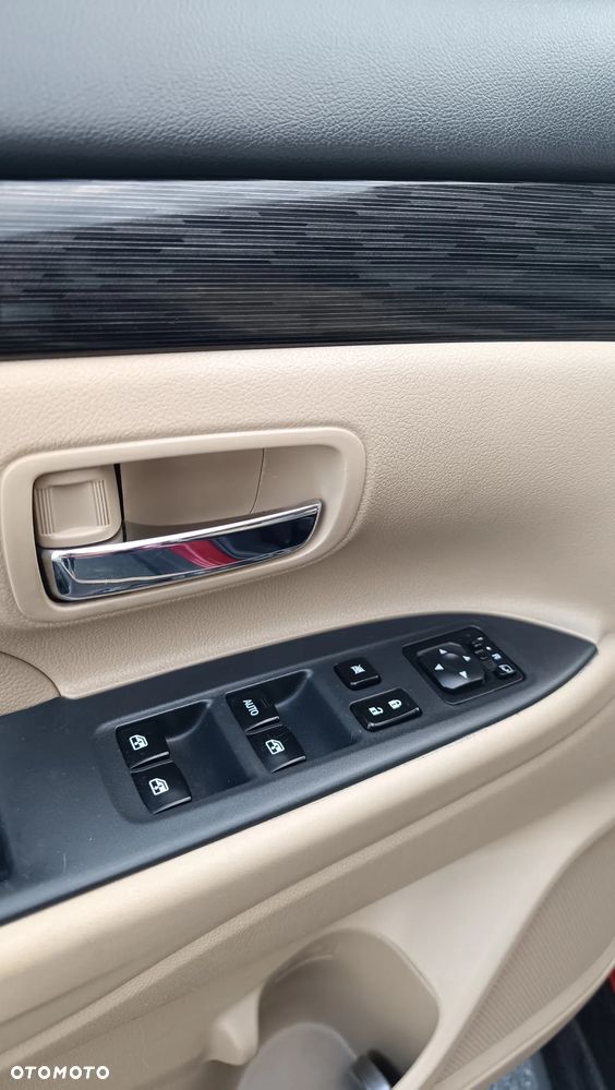 Mitsubishi Outlander - 30