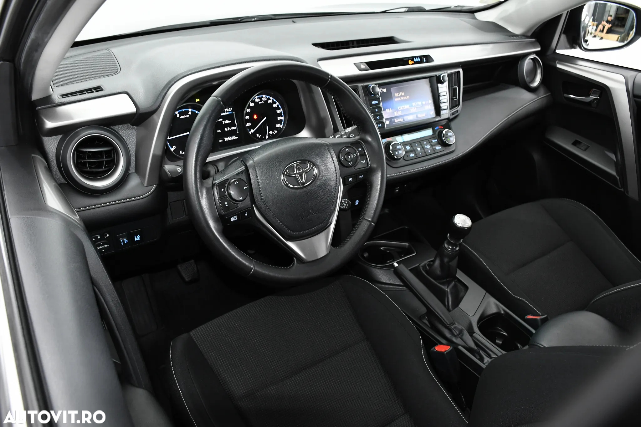 Toyota RAV4 2.0 D-4D 2WD Executive - 11