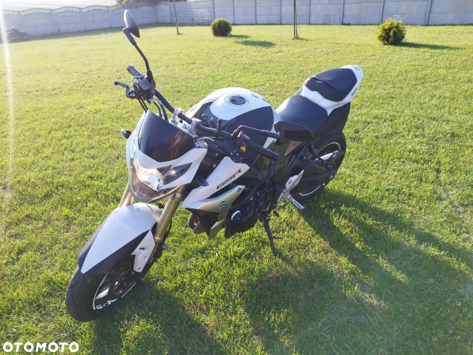 Suzuki GSR - 2