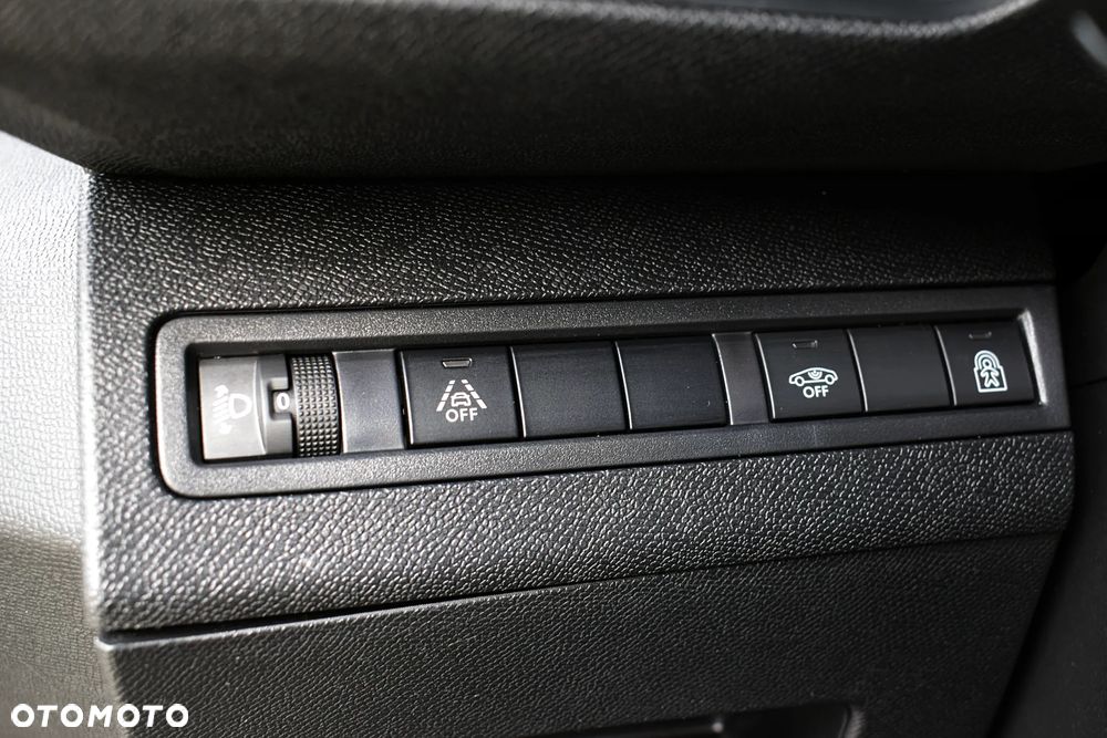 Peugeot 3008 1.2 PureTech GPF Active S&S EAT8 - 17