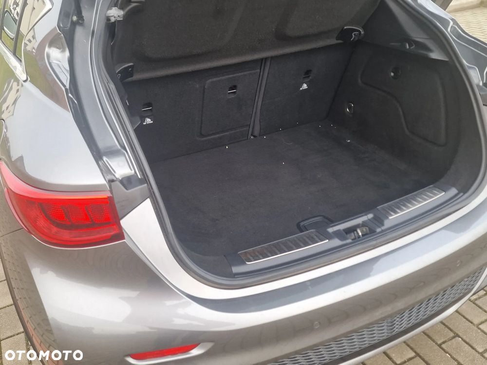 Infiniti Q30 2.2d DCT Premium Tech - 23