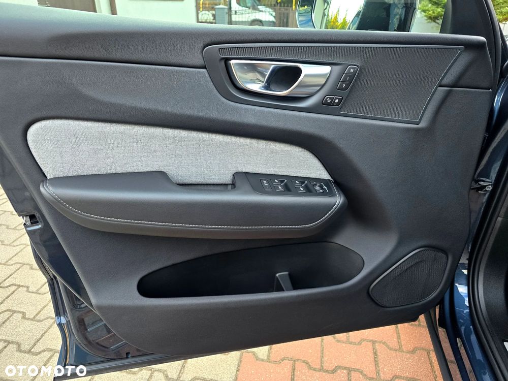 Volvo XC 60 T6 AWD Recharge Plus Dark - 16