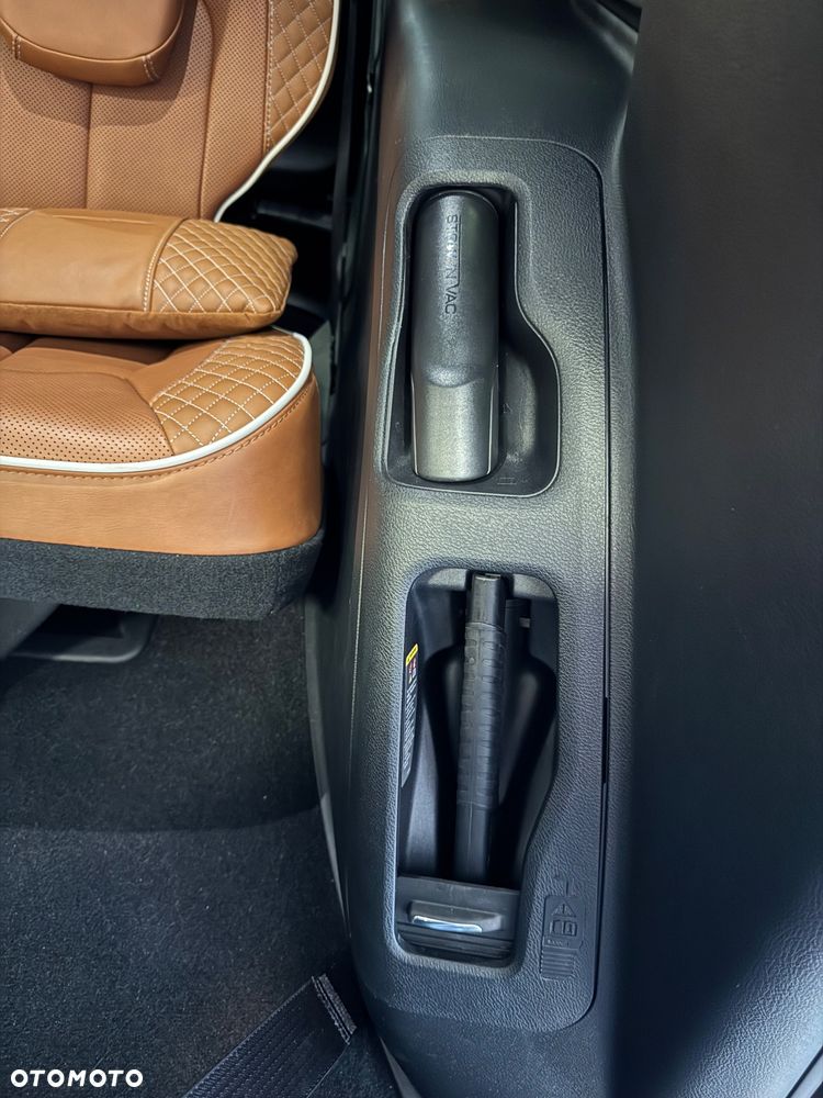 Chrysler Pacifica - 32