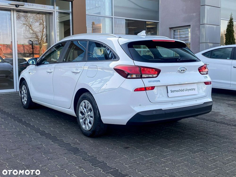 Hyundai i30 1.5 DPI Classic + - 5