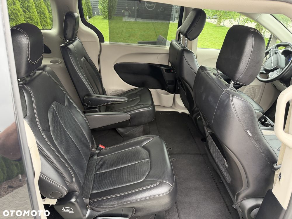 Chrysler Pacifica - 7