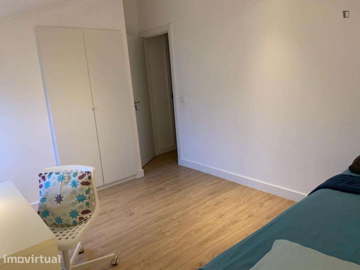 Quarto - localizado em Setubal - Grande imagem: 5/11