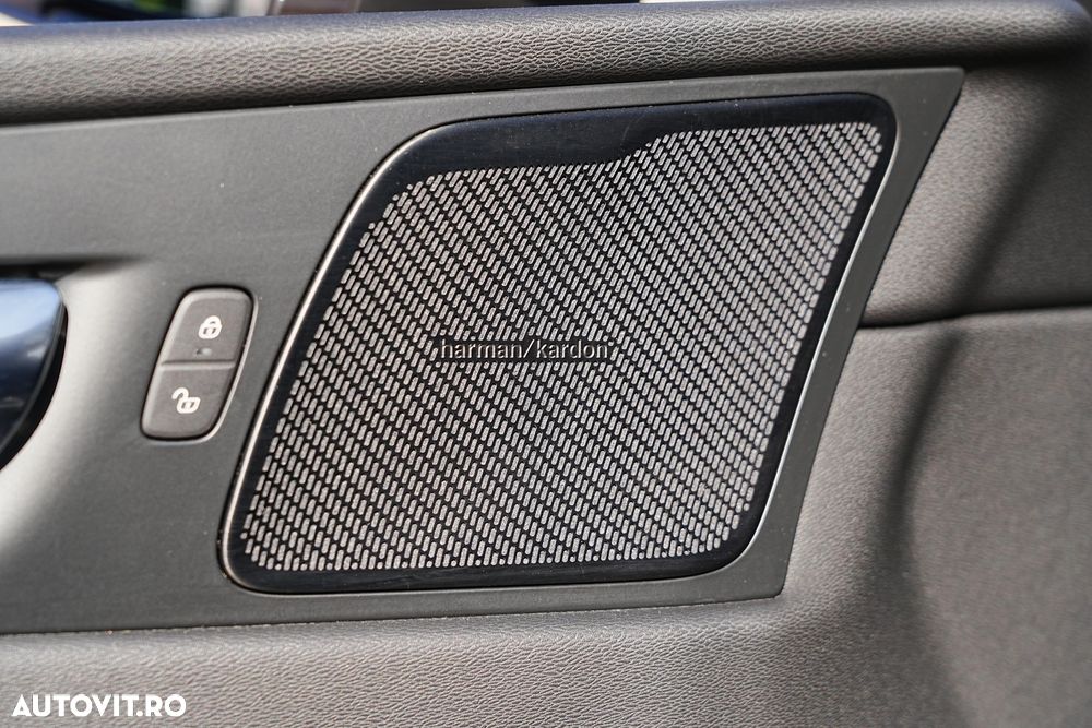 Volvo XC 60 T6 AWD Recharge Geartronic Inscription - 32