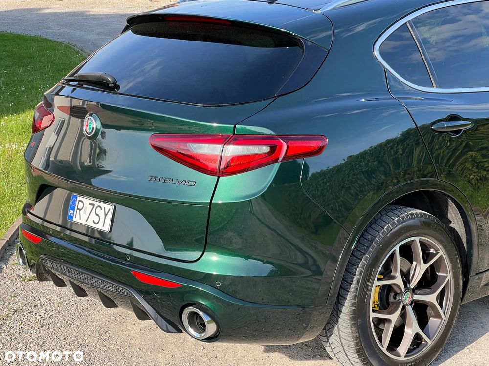 Alfa Romeo Stelvio 2.0 Turbo 16V AT8-Q4 Ti - 4