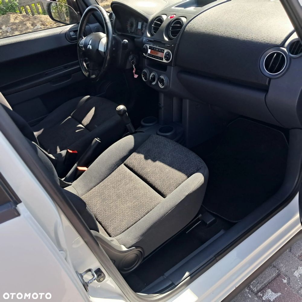 Mitsubishi Colt - 12