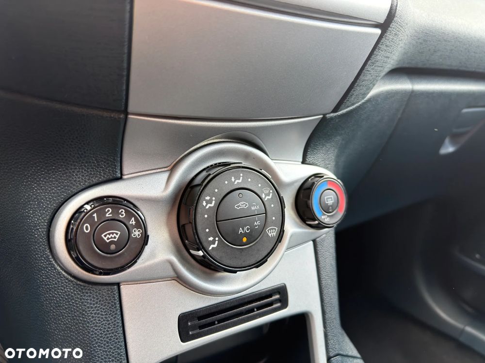 Ford Fiesta 1.6 TDCi Titanium - 30