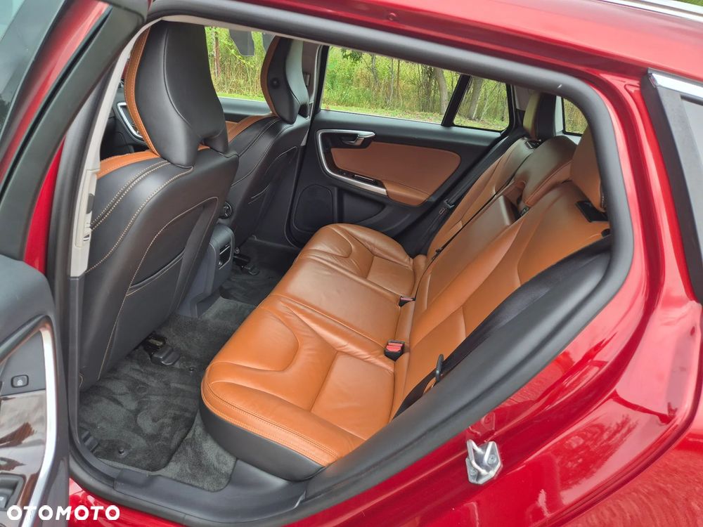 Volvo V60 D6 AWD Plug-in Hybrid R-Design Summum - 20