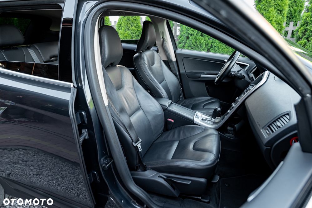 Volvo XC 60 D5 AWD Summum - 26