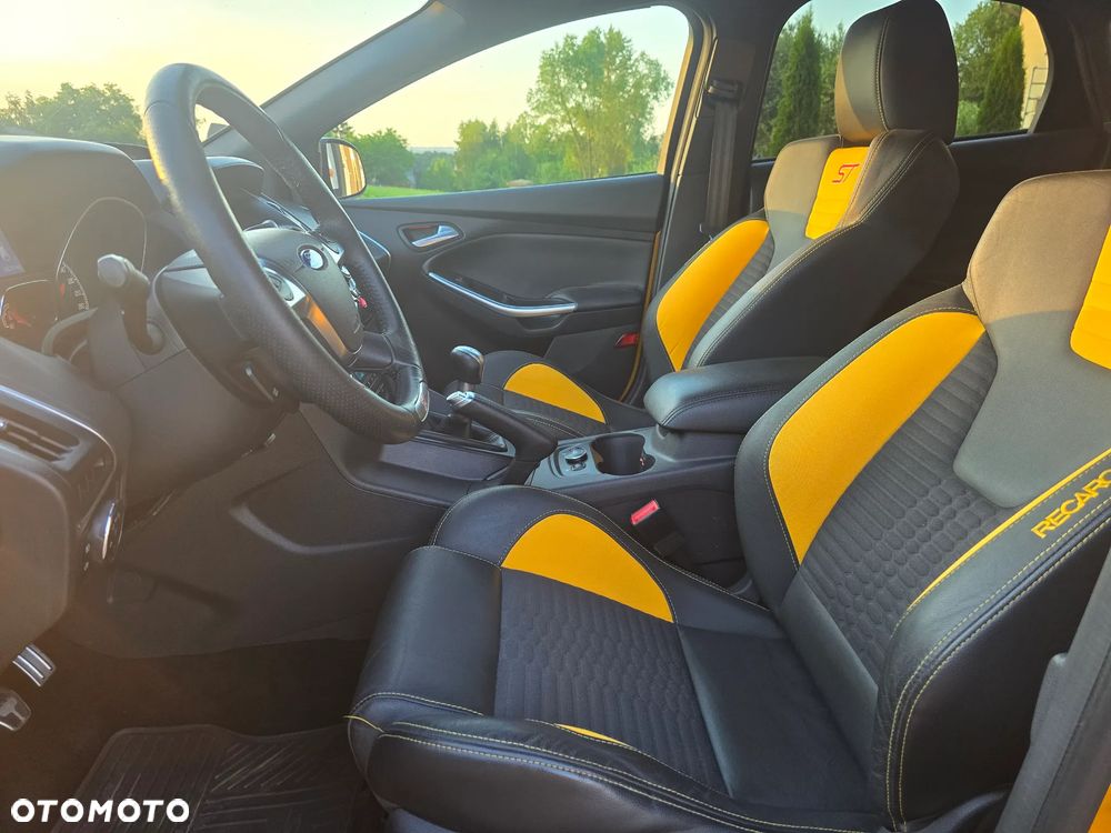 Ford Focus 2.0 EcoBoost ST - 16