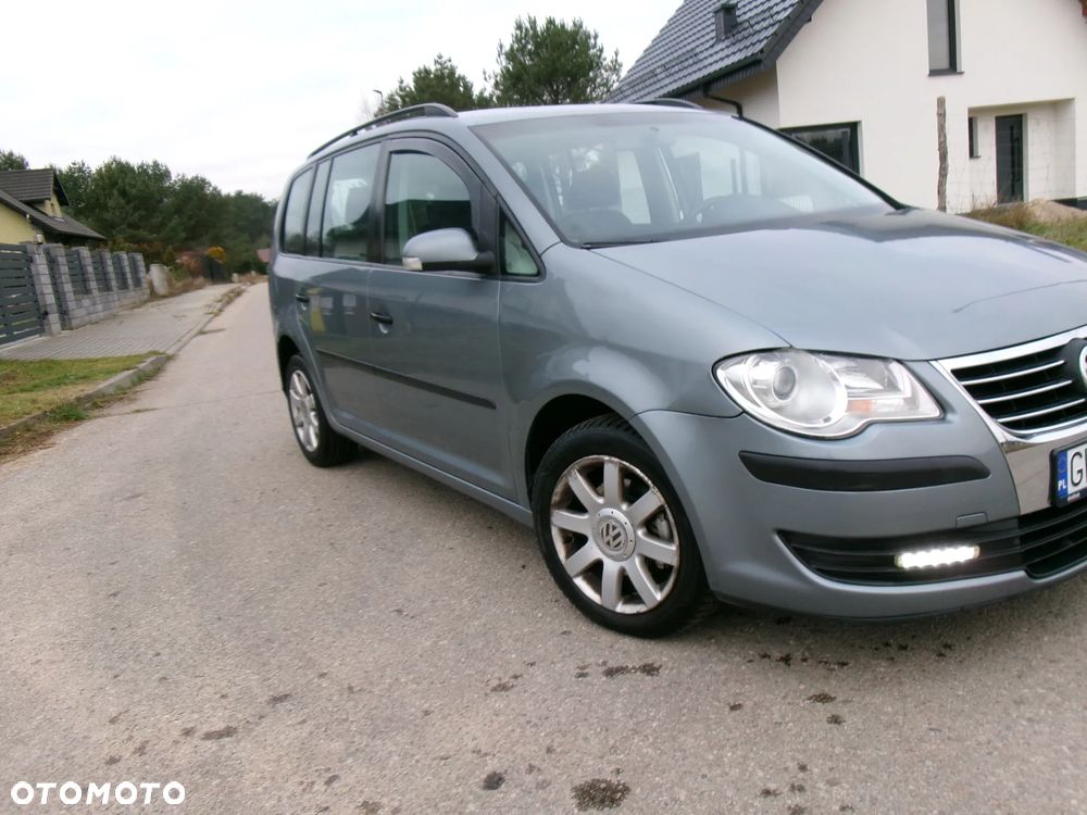 Volkswagen Touran - 1