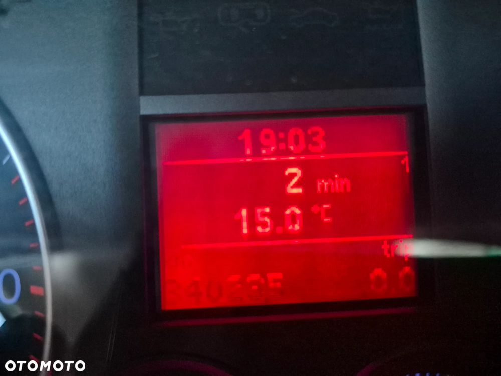 Volkswagen Touran 2.0 TDI Highline - 11