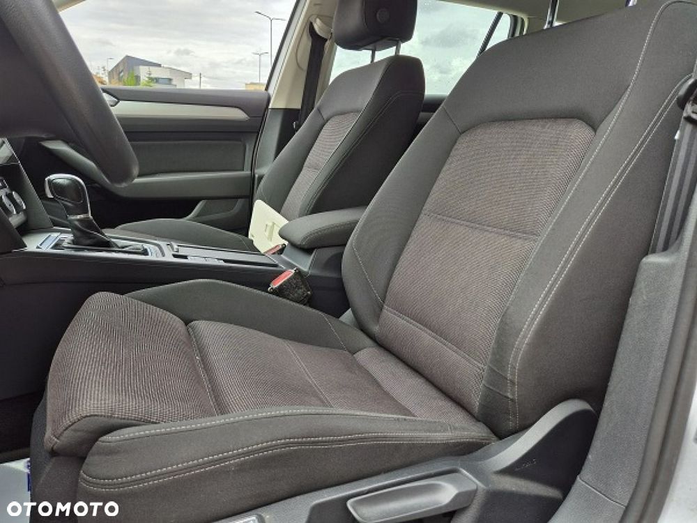 Volkswagen Passat - 26