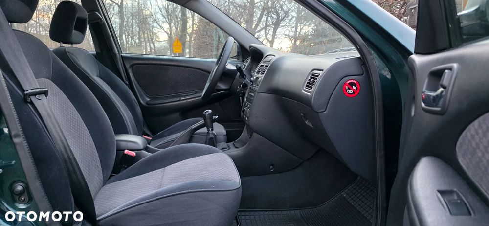 Toyota Avensis 1.6 VVT-i Terra Plus - 12