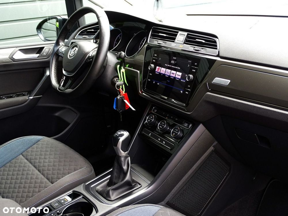 Volkswagen Touran - 17