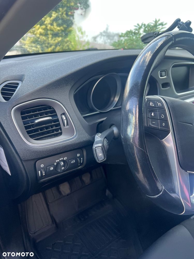 Volvo V40 D2 R Design - 9