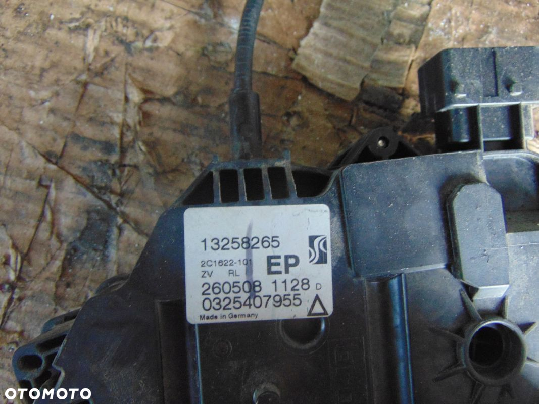 ZAMEK DRZWI LEWY TYŁ CORSA D 13258265 - 3
