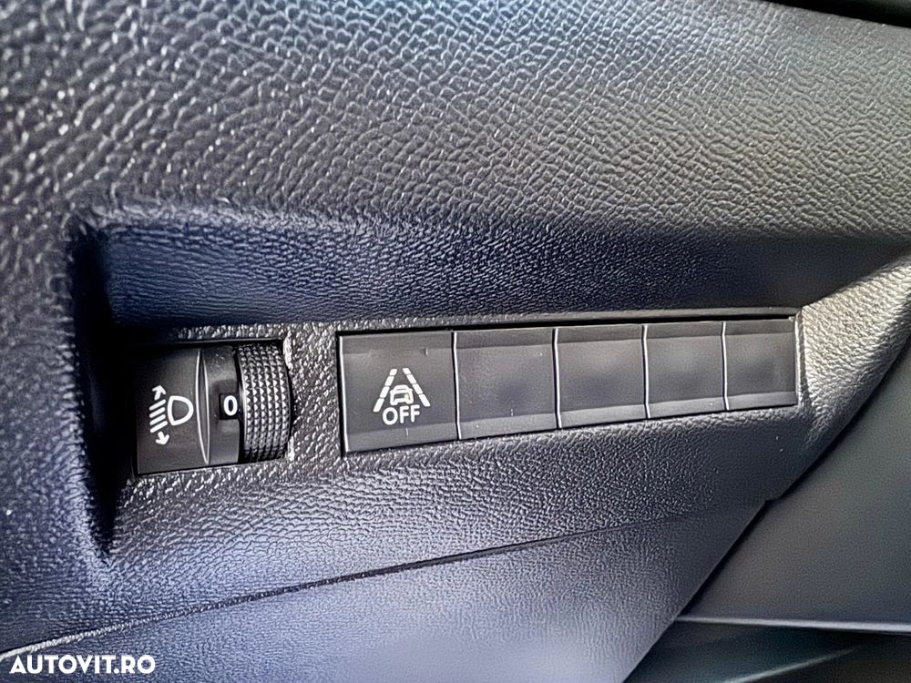 Peugeot 2008 PureTech 130 EAT8 Allure - 28