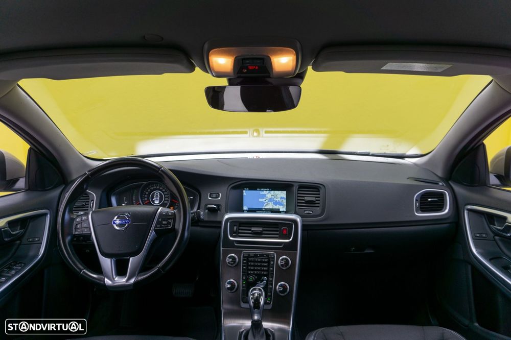 Volvo V60 2.0 D4 Momentum Geartronic - 22