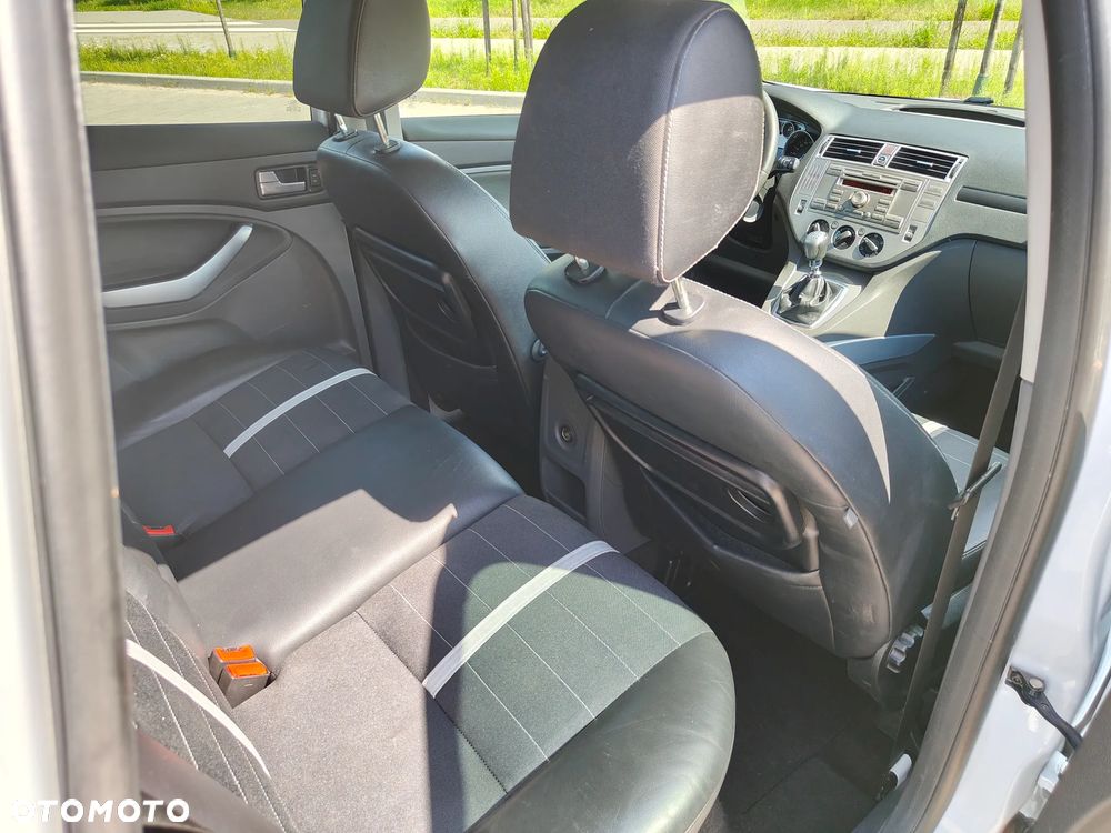 Ford Kuga 2.0 TDCi 2x4 Titanium - 18