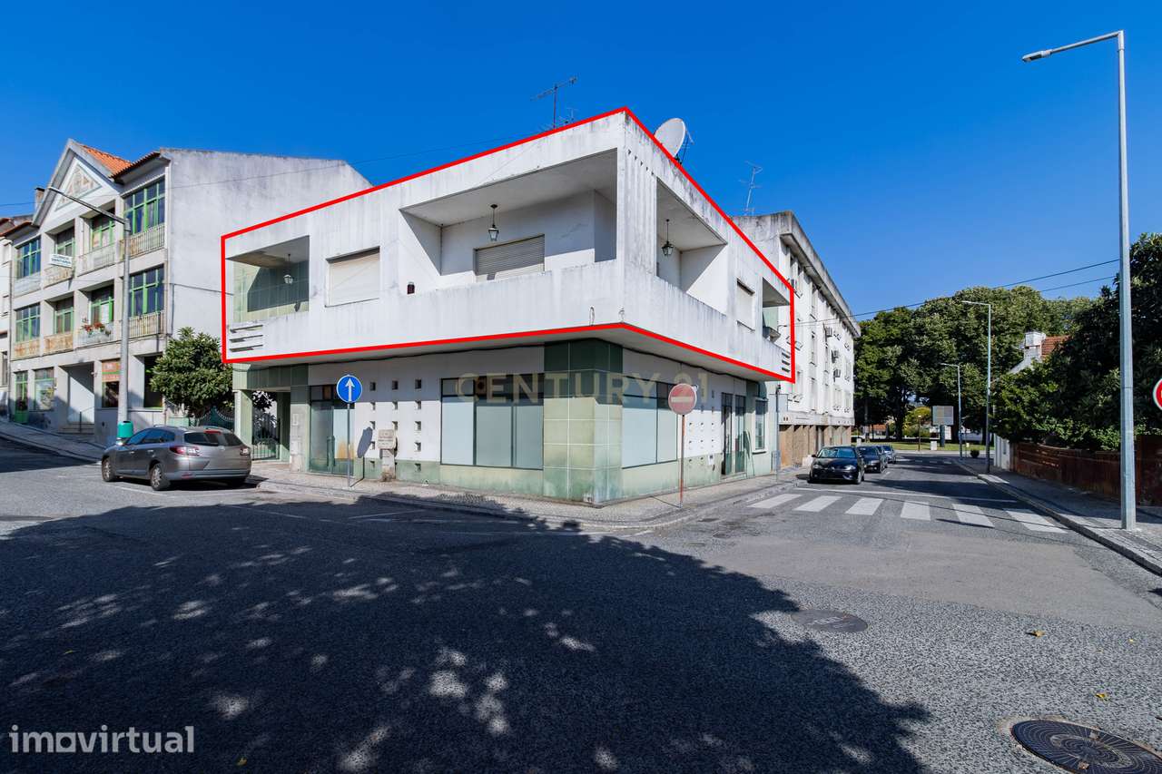 T6 com 5 casas de banho e 4 entradas independentes em Alcanena, - Grande imagem: 2/34