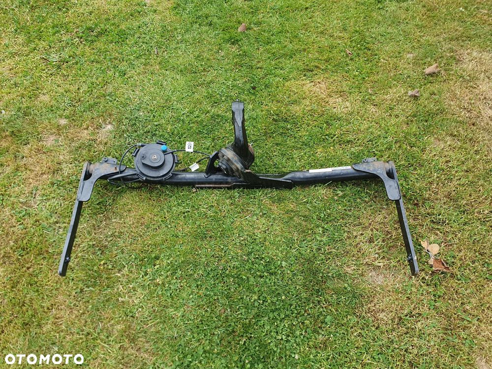 VW Golf VII 7 hak holowniczy 5G0803880 - 1