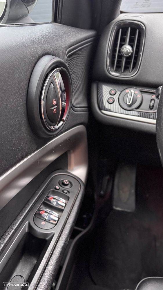 MINI Countryman Cooper D Premium Essential Auto - 14