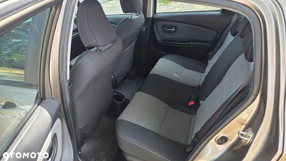 Toyota Yaris Hybrid 100 Dynamic - 12