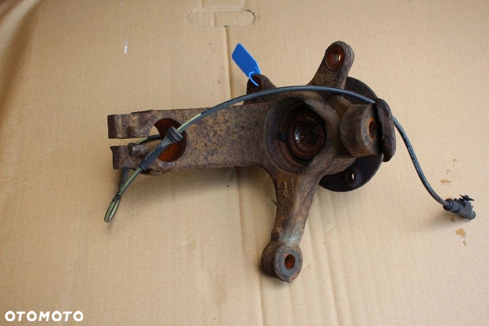 Zwrotnica piasta Lewy Przód LEWA PRZEDNI TOYOTA AYGO PEUGEOT 107 CITROEN C1 - 2