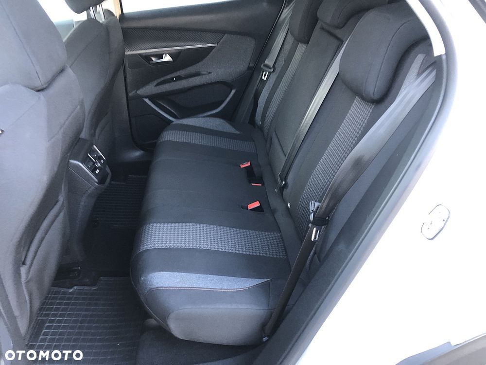 Peugeot 3008 1.2 PureTech Allure S&S - 10