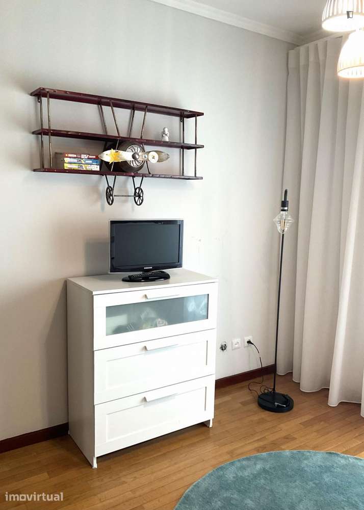 Quarto - localizado em Vilar de Andorinho Porto - Grande imagem: 3/9