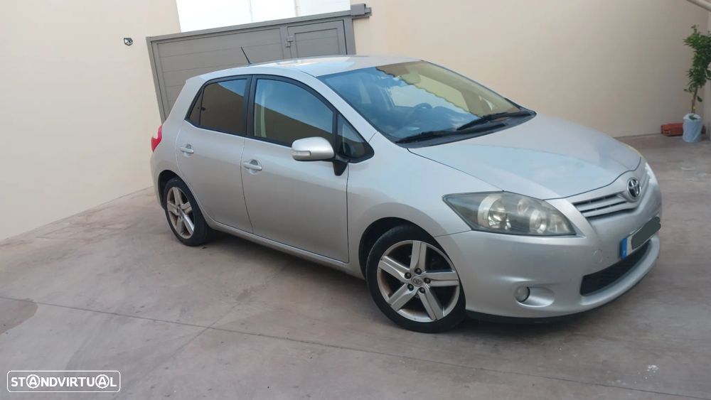 Toyota Auris 1.4 D-4D Exclusive+P.Sport - 2