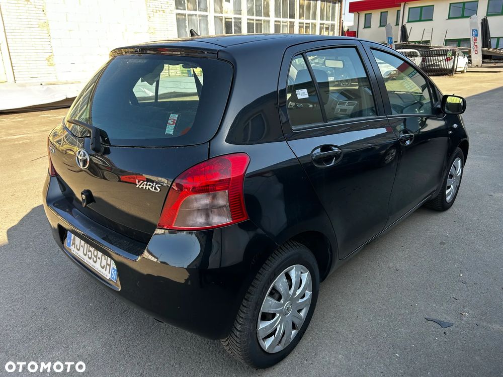 Toyota Yaris - 1