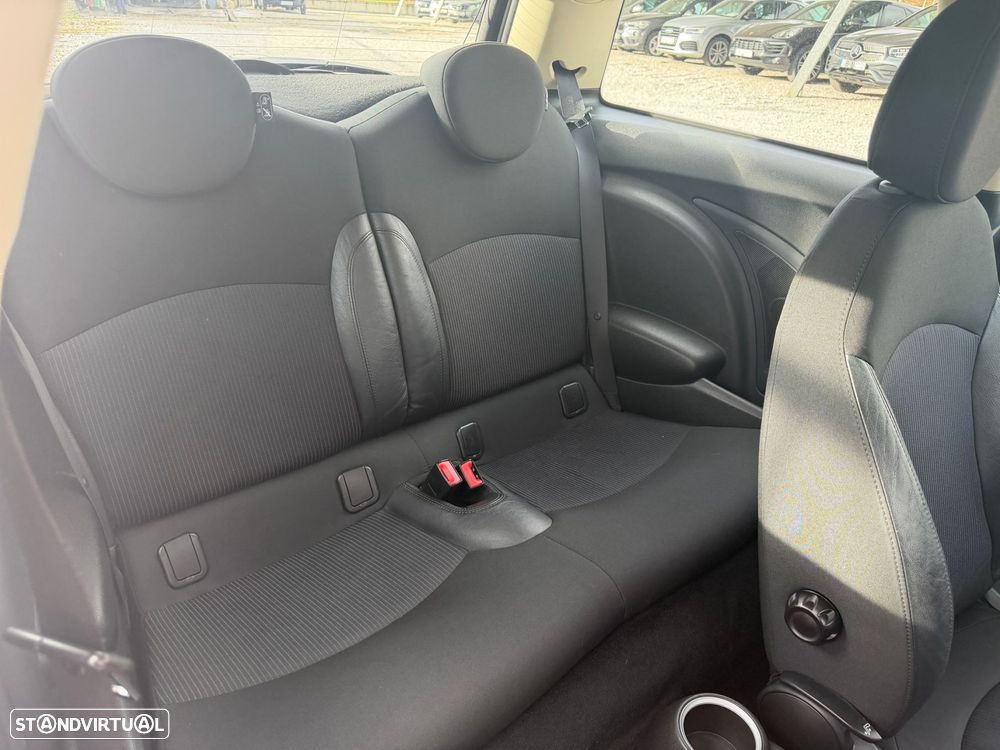 MINI 3 Portas Cooper D - 12