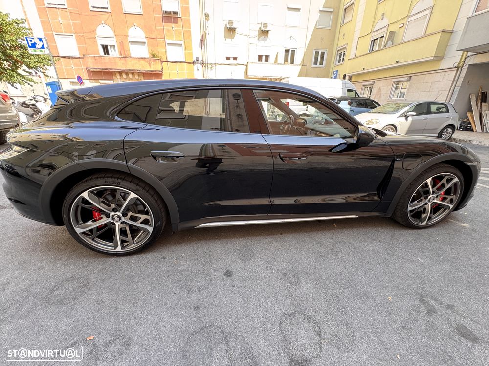 Porsche Taycan Cross Turismo 4S - 6