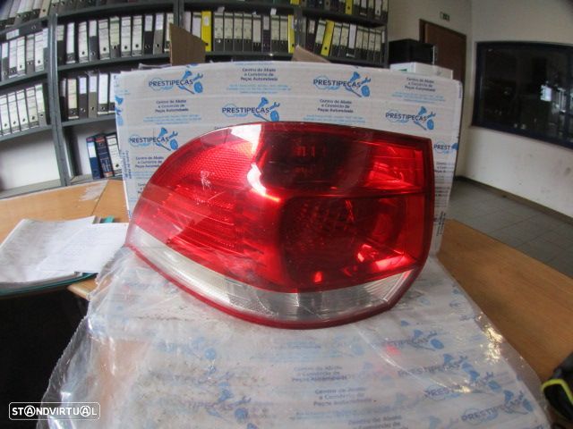 Farol Tras STOP1565 VW GOLF 5 SW 2008 Esq Original VW GOLF 5 SW 1K 2008 2.0TDI 140CV 5P PRETO - 1
