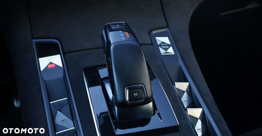 DS Automobiles DS 7 Crossback 2.0 BlueHDi Performance Line + - 33