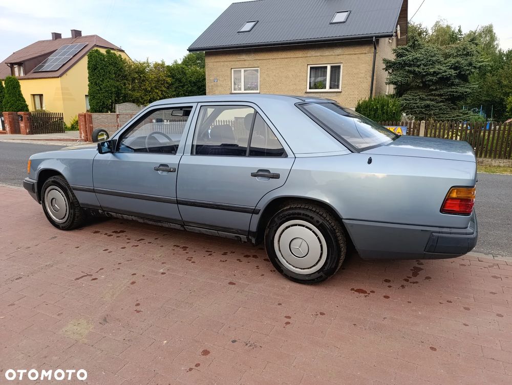 Mercedes-Benz W124 (1984-1993) - 24