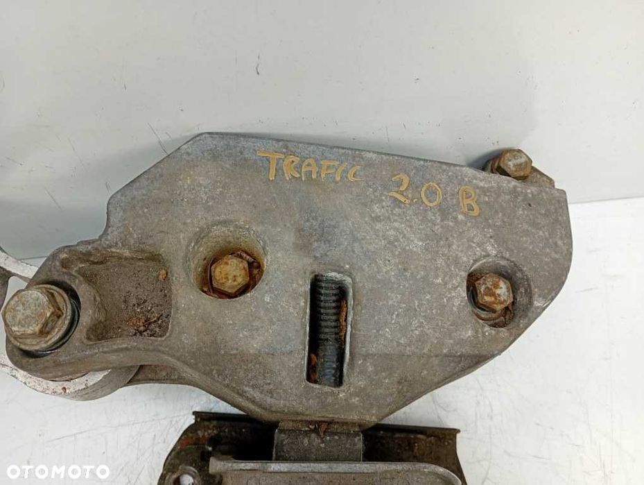 łapa wspornik silnika vivaro trafic primastar 2.0 16v benzyna 08r 8200159772A - 3