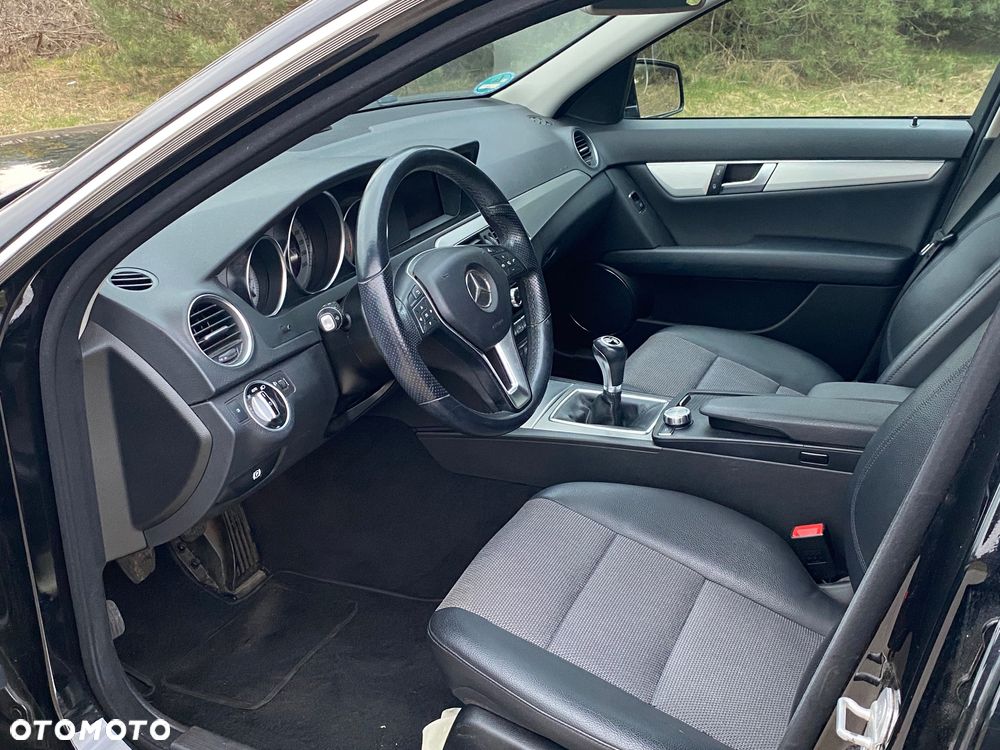 Mercedes-Benz Klasa C 180 (BlueEFFICIENCY) Avantgarde - 17